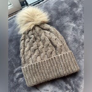 NWT A&F Cable Knit Beige Beanie Hat w. Faux Fur Puff Warm Cozy Heather Neutral